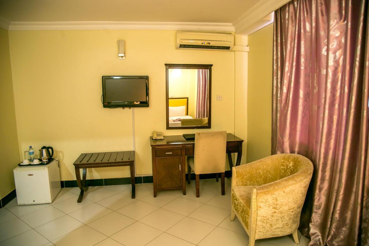 Kebbys Hotel Dar-es-Salaam Eksteriør bilde