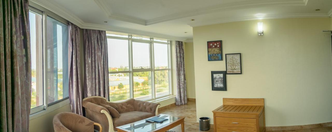 Kebbys Hotel Dar-es-Salaam Eksteriør bilde