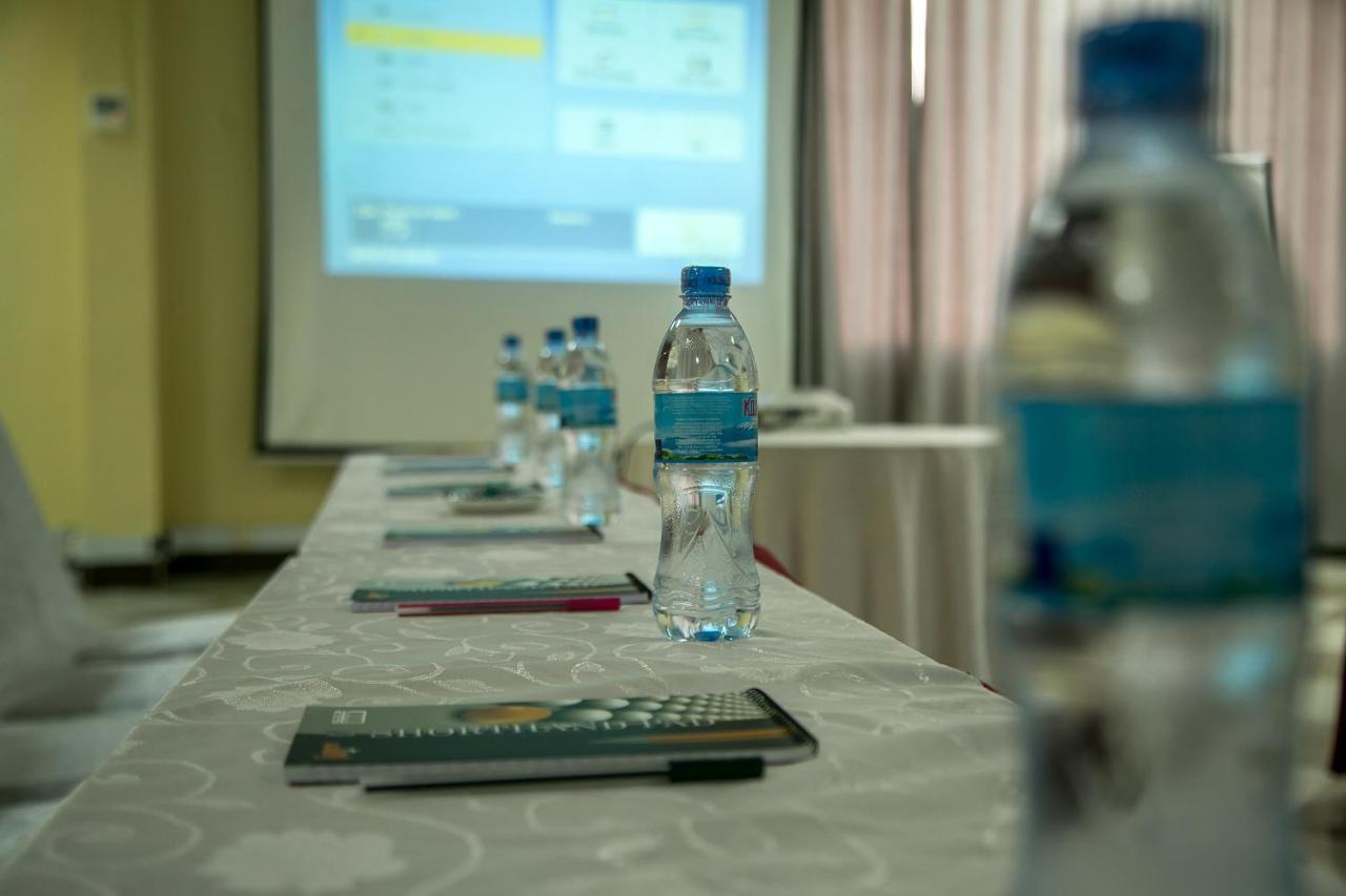 Kebbys Hotel Dar-es-Salaam Eksteriør bilde