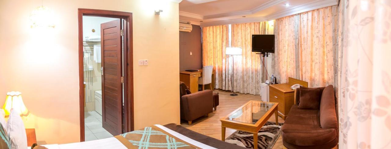 Kebbys Hotel Dar-es-Salaam Eksteriør bilde