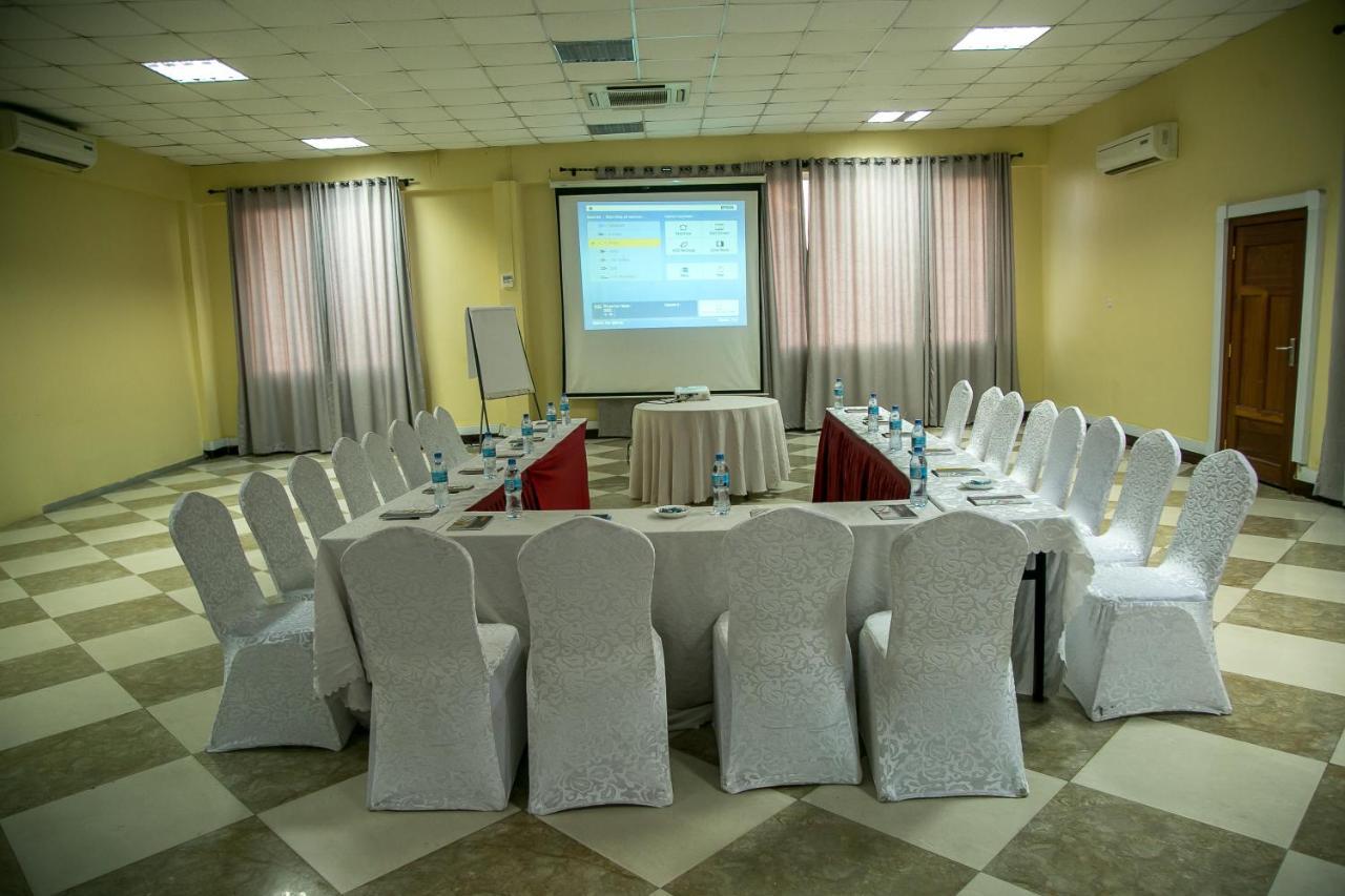 Kebbys Hotel Dar-es-Salaam Eksteriør bilde