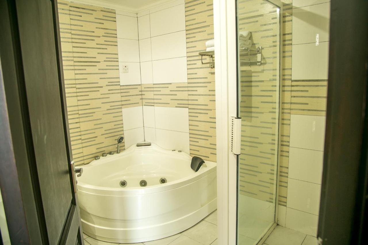 Kebbys Hotel Dar-es-Salaam Eksteriør bilde